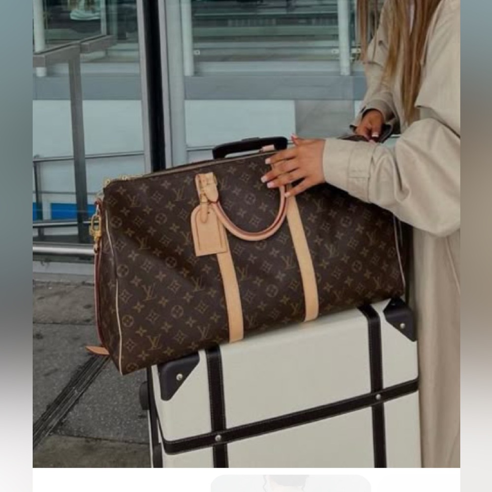 Authentic Louis Vuitton Keep all 50! In Great condition!
NEW MODEL